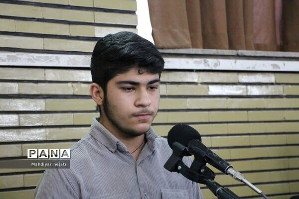 شرکت فعال دانش‌آموزان مدرسه شهید بهشتی رودهن در نماز جمعه
