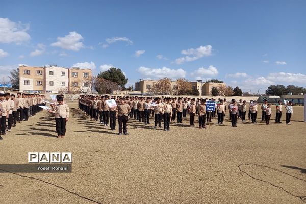 سرود همگانی دانش‌آموزان دبیرستان پسرانه فرهنگ کاشمر