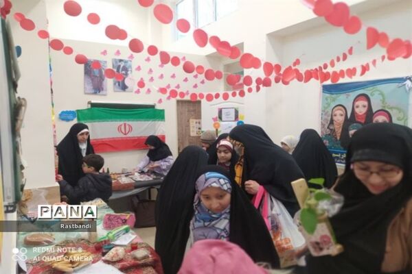 بازارچه خیریه دانش‌آموزی در دبستان شجره طیبه منطقه ۱۳