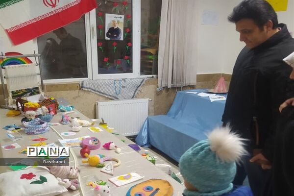 بازارچه خیریه دانش‌آموزی در دبستان شجره طیبه منطقه ۱۳