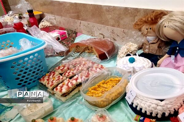 بازارچه خیریه دانش‌آموزی در دبستان شجره طیبه منطقه ۱۳