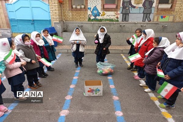 برگزاری  جشن ۴۴ سالگی انقلاب در دبستان فیروزه منطقه ۱۳