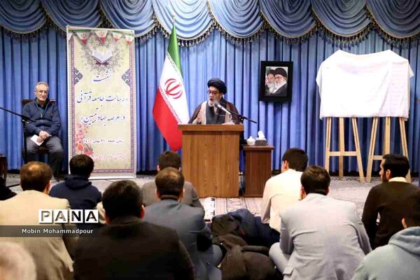نشست رسالت جامعه قرآنی در عرصه جهاد تبیین