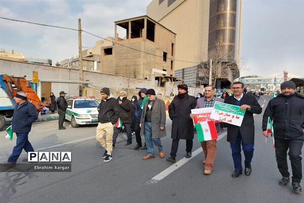 حضور باشکوه در راهپیمایی ۲۲ بهمن در تهران