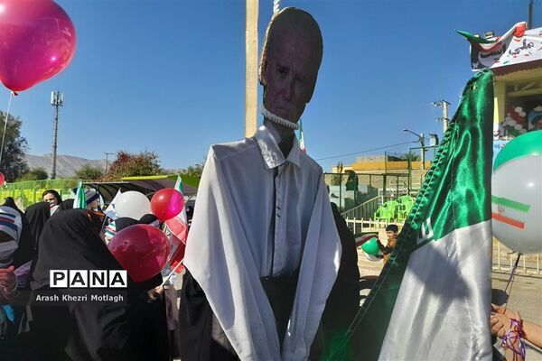 حضور دانش‌آموزان کازرونی در راهپیمایی شکوه ۴۴