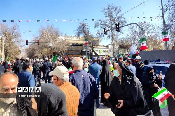 حضور اکثریت مردم شیراز در راهپیمائی یوم الله 22 بهمن