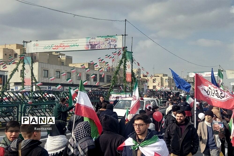 حضور گسترده اقشار مردم در راهپیمایی ۲۲ بهمن
