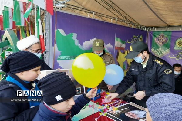 حضور دانش‌آموزان در راهپیمایی 22 بهمن چهل و چهارمین سالروز پیروزی انقلاب اسلامی