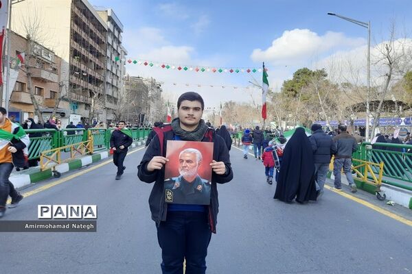 حضور دانش‌آموزان در راهپیمایی 22 بهمن چهل و چهارمین سالروز پیروزی انقلاب اسلامی