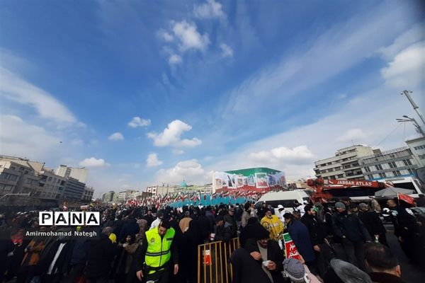 حضور دانش‌آموزان در راهپیمایی 22 بهمن چهل و چهارمین سالروز پیروزی انقلاب اسلامی