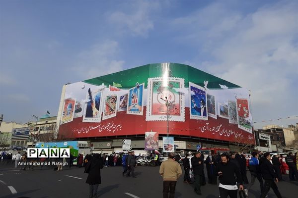 حضور دانش‌آموزان در راهپیمایی 22 بهمن چهل و چهارمین سالروز پیروزی انقلاب اسلامی