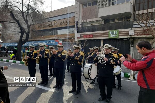 حضور دانش‌آموزان در راهپیمایی 22 بهمن چهل و چهارمین سالروز پیروزی انقلاب اسلامی