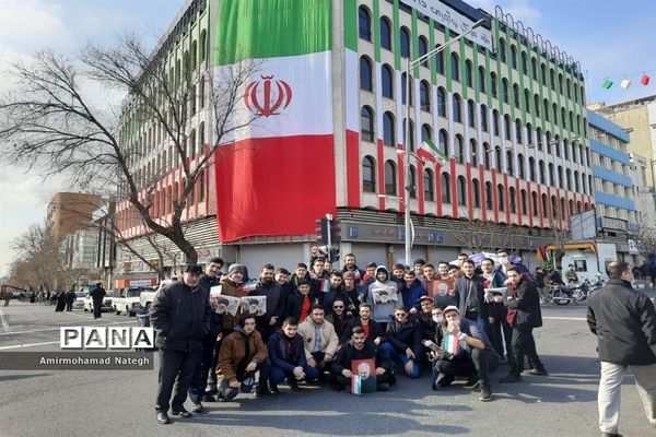 حضور دانش‌آموزان در راهپیمایی 22 بهمن چهل و چهارمین سالروز پیروزی انقلاب اسلامی
