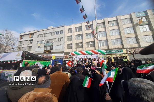 حضور دانش‌آموزان در راهپیمایی 22 بهمن چهل و چهارمین سالروز پیروزی انقلاب اسلامی
