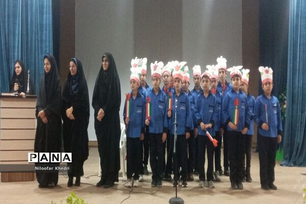 جشن دانش‌آموزی فجر آوران در بوشهر