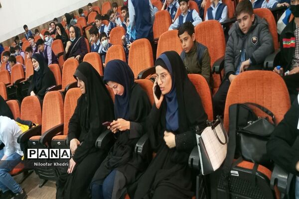 جشن دانش‌آموزی فجر آوران در بوشهر
