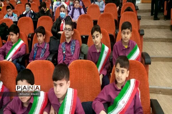 جشن دانش‌آموزی فجر آوران در بوشهر