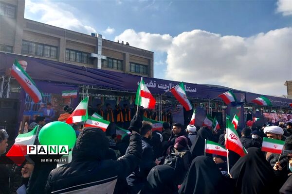 حضور حماسه آفرینی دانش‌آموزان و فرهنگیان منطقه ۱۰ در راهپیمایی ۲۲ بهمن ۱۴۰۱