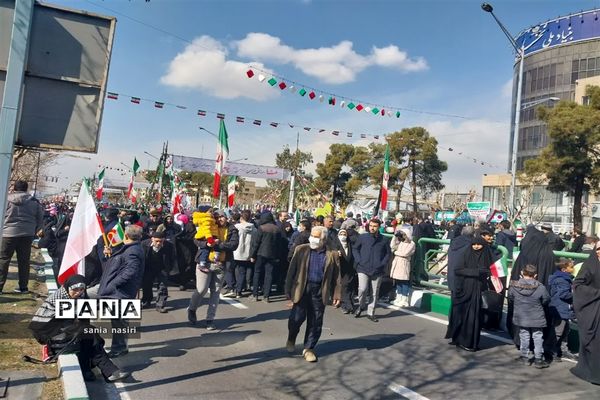 حضور حماسه آفرینی دانش‌آموزان و فرهنگیان منطقه ۱۰ در راهپیمایی ۲۲ بهمن ۱۴۰۱