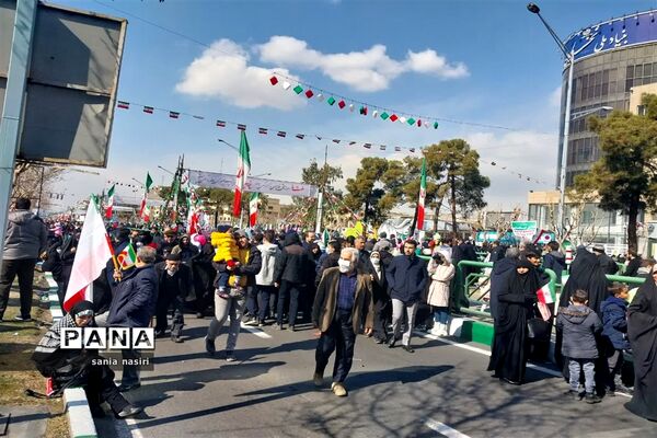 حضور حماسه آفرینی دانش‌آموزان و فرهنگیان منطقه ۱۰ در راهپیمایی ۲۲ بهمن ۱۴۰۱