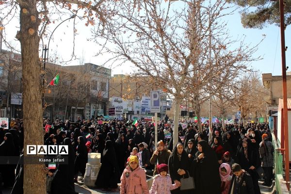 اقتدار باشکوه مردم کاشمر در راهپیمایی ۲۲ بهمن