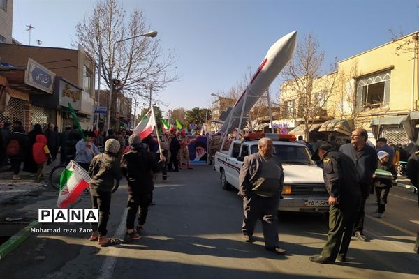 اقتدار باشکوه مردم کاشمر در راهپیمایی ۲۲ بهمن