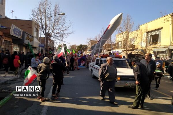 اقتدار باشکوه مردم کاشمر در راهپیمایی ۲۲ بهمن