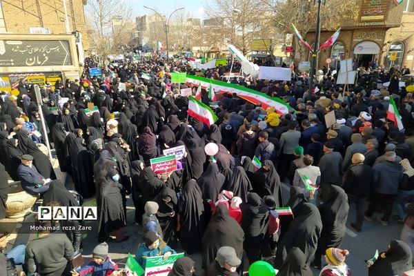 اقتدار باشکوه مردم کاشمر در راهپیمایی ۲۲ بهمن