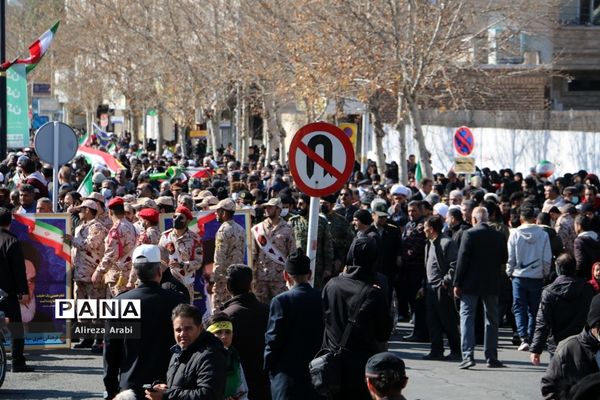 اقتدار باشکوه مردم کاشمر در راهپیمایی ۲۲ بهمن