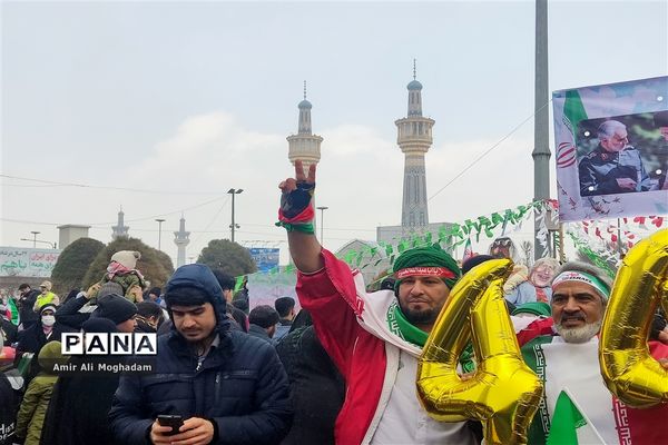 راهپیمایی پرشکوه چهل و چهارمین سالروز پیروزی انقلاب اسلامی زیر بارش برف