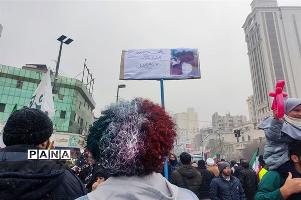راهپیمایی پرشکوه چهل و چهارمین سالروز پیروزی انقلاب اسلامی زیر بارش برف