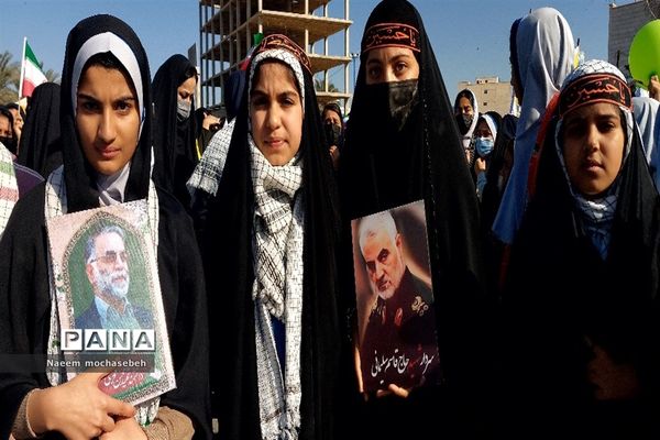 حضور پرشور فرهنگیان و دانش‌آموزان شادگانی در مراسم راهپیمایی یوم الله ۲۲بهمن