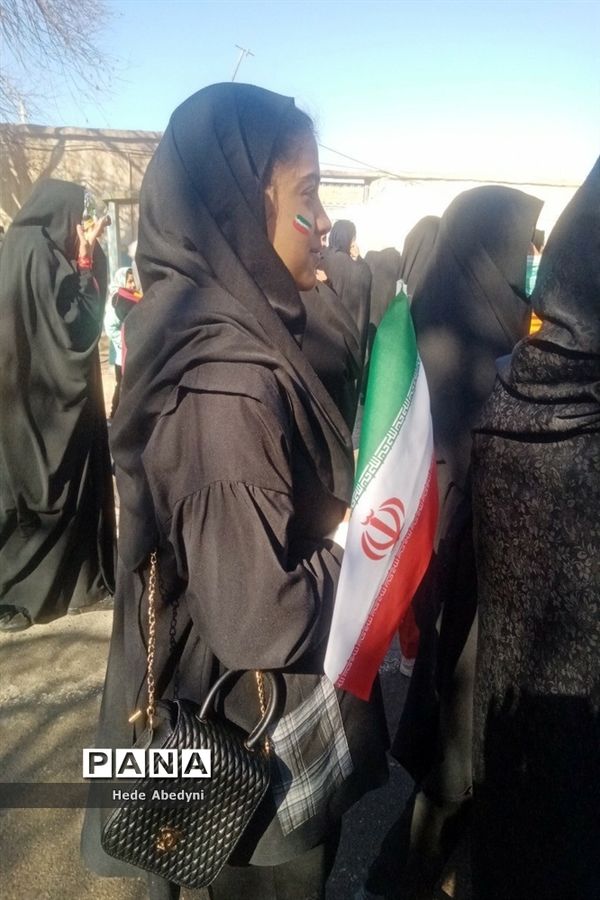 راهپیمایی ۲۲ بهمن دانش‌آموزان و سایر اقشار در خلیل اباد