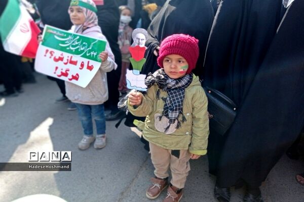 راهپیمایی ۲۲ بهمن دانش‌آموزان و سایر اقشار در خلیل اباد