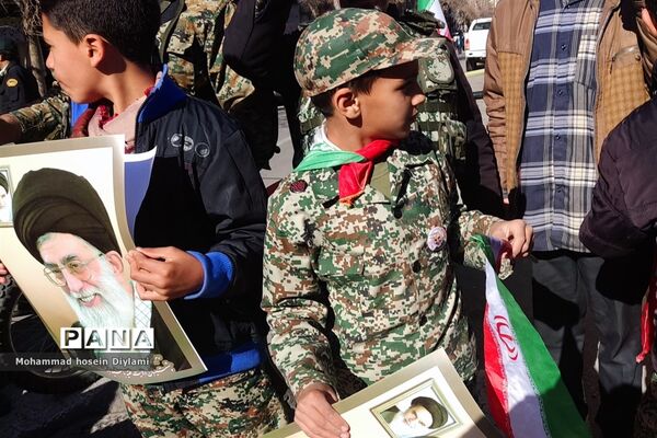 این همه لشکر آمده، به عشق رهبر آمده