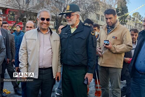 این همه لشکر آمده، به عشق رهبر آمده