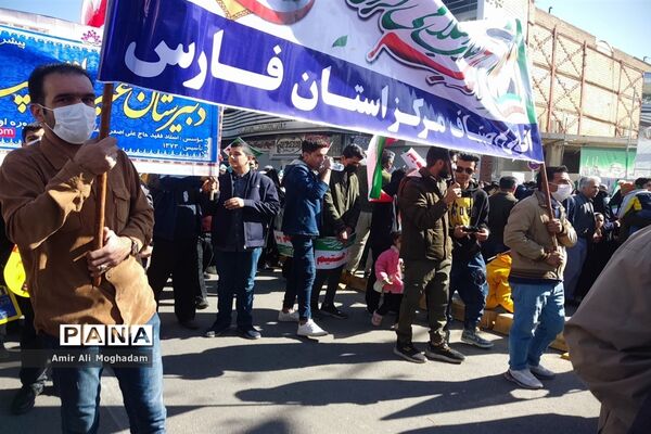 این همه لشکر آمده، به عشق رهبر آمده