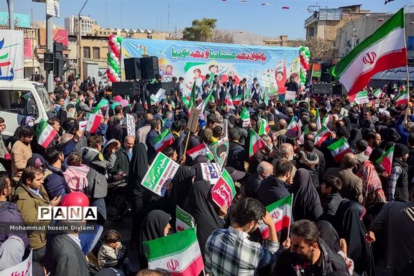 این همه لشکر آمده، به عشق رهبر آمده