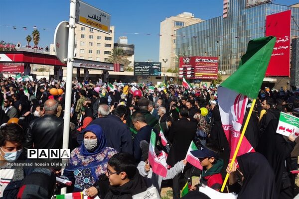 این همه لشکر آمده، به عشق رهبر آمده