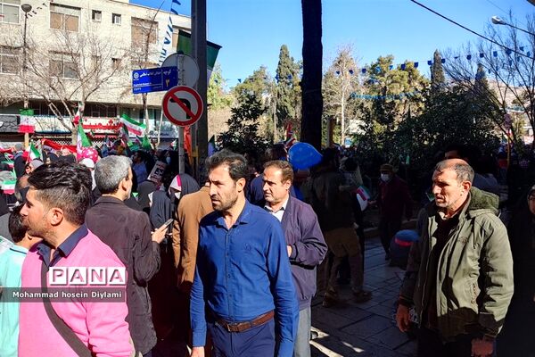 این همه لشکر آمده، به عشق رهبر آمده