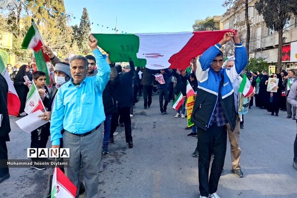 این همه لشکر آمده، به عشق رهبر آمده