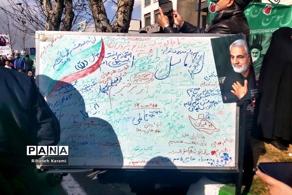 تا پای جان پای انقلاب ایستاده‌ایم
