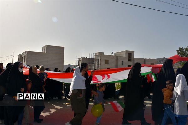 حضور پرشور دانش‌آموزان و مردم شهر گله‌دار در راهپیمایی 22 بهمن
