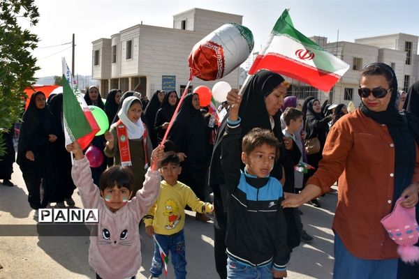 حضور پرشور دانش‌آموزان و مردم شهر گله‌دار در راهپیمایی 22 بهمن