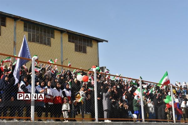 حضور پرشور دانش‌آموزان و مردم شهر گله‌دار در راهپیمایی 22 بهمن