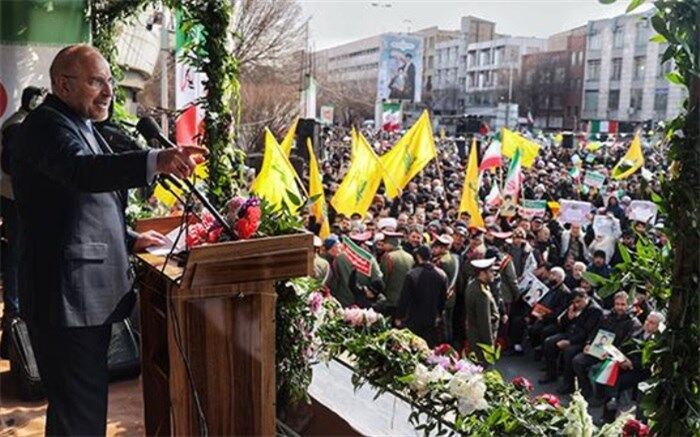 جامعۀ ما پویا و زنده است و همانطور که از نظام‌ حمایت می‌کند، حق اعتراض و مطالبه دارد