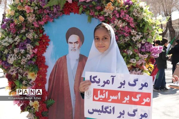 حضور دانش‌آموزان آباده  در مراسم  22 بهمن