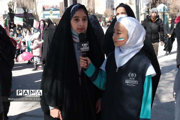 حضور دانش‌آموزان آباده  در مراسم  22 بهمن