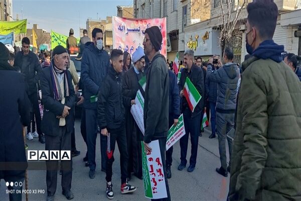 حضور پرشور دانش‌آموزان خرمدره در راهپیمایی ۲۲ بهمن