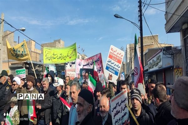 حضور پرشور دانش‌آموزان خرمدره در راهپیمایی ۲۲ بهمن